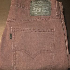 Levi jeans. Straight cut. Maroon color. Size 32-30